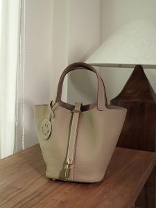 กระเป๋าหนังวัวชั้นบน กระเป๋าหนังแท้สำหรับผู้หญิง ดีไซน์เฉพาะ กระเป๋าถือเนื้อสัมผัสคุณภาพสูง กระเป๋าถัง