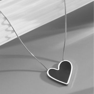 Ladamas Kalung Titanium Liontin Love Hati Hitam Besar Mewah Elegah Fashion Harian KT145