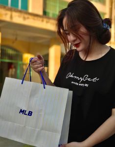 Dép MLB Xỏ Ngón Nữ Chunky Slider New York Yankees Ivory. Full box hàng chính hãng. Đế cao 5 phân