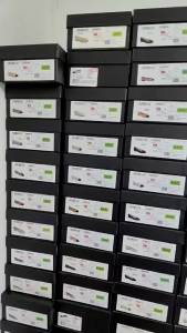 Xuyên Biên Giới P Trang Chủ Mới Nhãn Kim Loại Tam Giác Đế Dày Chống Trượt Velcro Nữ Bánh Mì Dép Lê Giày Lười Đi Bên Ngoài