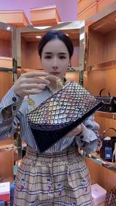 Cross-Border Delivery 2024 Spring and summer new diamond-pattern heavy-duty handbag stylish womens bag popular crossbody model