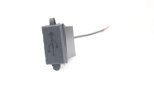 12V/24V duy nhất Xe USB ổ cắm 5V 2.4A Bộ chuyển đổi điện chuyển đổi hình vuông không thấm nước cho xe gắn máy xe tải RV