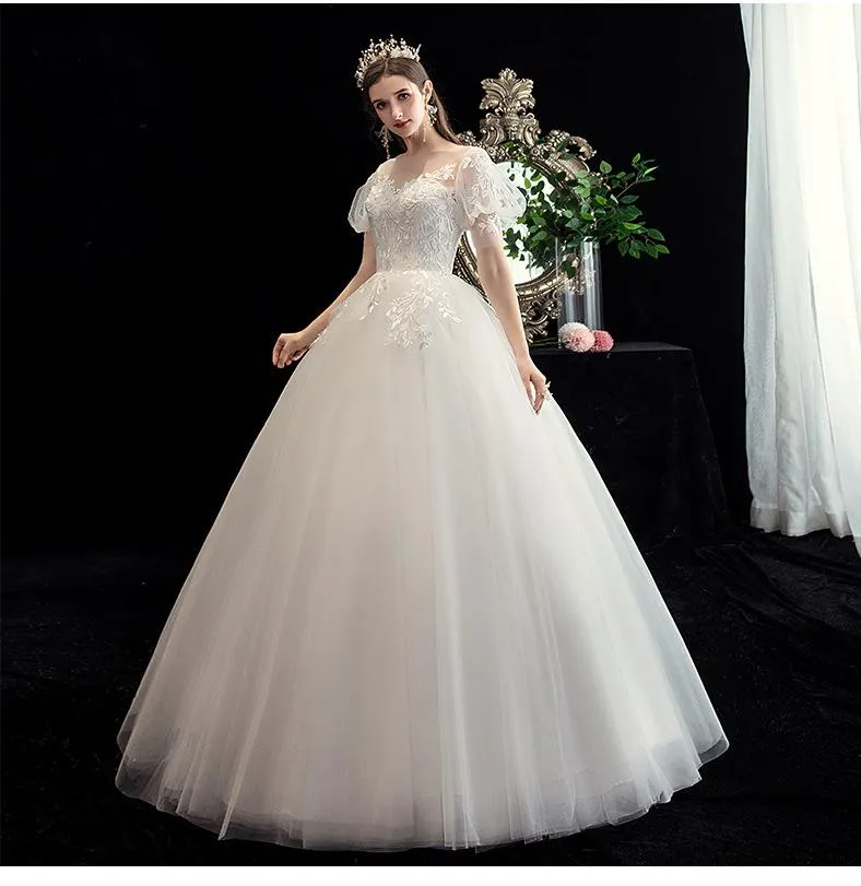 Váy cưới suông tay phồng cổ điển | Phù dâu, Quinceanera dresses, Váy cưới  ren