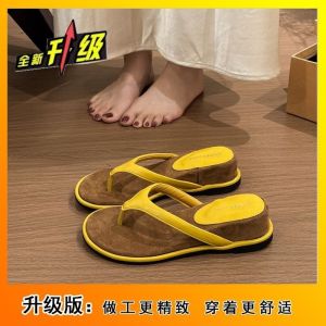[Free Shipping] Trendy Wedge-Heel Flip-Flops 2026 Summer New Collection Versatile Beach Sandals Non-Slip Open-Toe Design