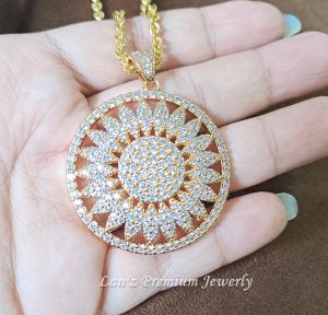 Liontin Perak Hijab Mentari Besar Kristal Berlian Titanium 22K