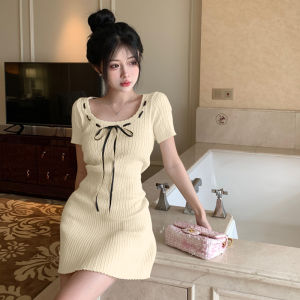 QDshop จัดส่งไว ชุดมินิเดรสแขนสั้น คอผูกโบว์น่ารัก ผ้าถักลายเปีย สไตล์โคเรีย ใส่เที่ยวคาเฟ่คือโซคิ้วท์ ผ้านิ่มใส่สบาย ไม่หนาไม่บาง ถูกม๊ากต้องตำ