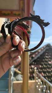 GELANG AKAR BAHAR MERAH UKIR NAGA TEMBUS CAHAYA ORIGINAL