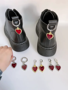 2Pcs Love Heart Shoe Buckles Exaggerated Martins Boot Buckles Fashionable Shoes Fastener Accessory for Fashion Lover