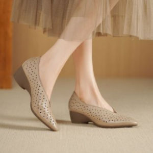 Retro Hollow V-Neck Pointed Toe Granny Shoes For Women 2026 Summer New Shallow Wedge Heel MomS Single Shoes High Heels For Women
