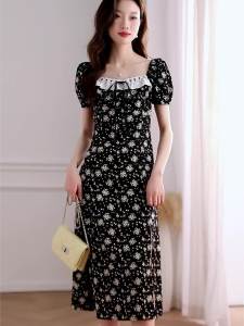 AMMIN ชุดเดรสแขนสั้นเดรสผู้หญิงยาวปานกลางปักลายลูกไม้ลายฉลุคอเหลี่ยมสไตล์เกาหลีใหม่ฤดูร้อน2024