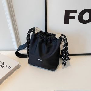 HUIIUH 【สต็อกท้องถิ่น】กระเป๋าไหล่ขนาดเล็กมินิ กระเป๋าหรูกระเป๋าสตรี กระเป๋าข้ามร่างกาย นักออกแบบกระเป๋าถังเชือก