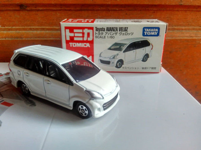 Miniatur Avanza velos Putih Diecast mobil tomica takara tomy