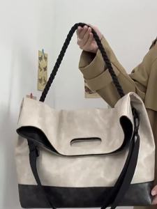 Womens Bag 2026 New trendy fashion wide-strap crossbody bag high-end versatile messenger bag suitable for class and commuting tote bag