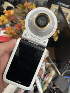 Máy ảnh Casio Exilim EX-FR100