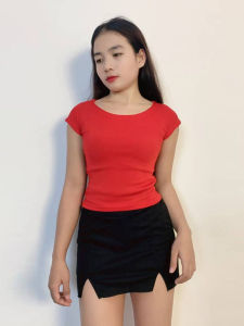 ชุดเซ็ตแฟชั่นใหม่ เสื้อยืดคอ U + กระโปรงเปิดข้าง สวมใส่ลุคที่ดูเพรียว