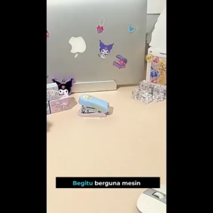 Stapler Mini Kartun Sanrio Comel Kuromi Cinnamoroll Melody Untuk Pelajar Budak Sekolah Portable Viral Sanrio Mini Stapler Cartoon Student Portable Stapler Kids Kuromi Cinnamoroll Gift 正版三丽鸥迷你订书机卡通可爱库洛米美乐蒂玉桂狗学生便携订书机 A352