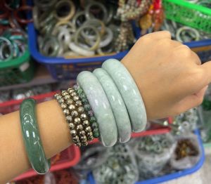 กำไลหยกเจไดต์ ทรงท้องปลิง  โทนApple Bean  ไซส์ 63.5