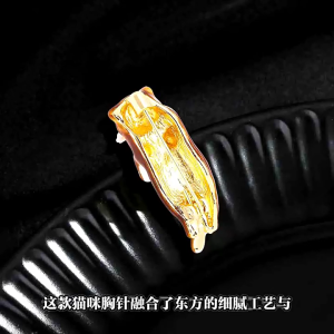 Elegant Feline Pin With Safety Closure Artistic Metal Brooch For Artistic Event And Casual Occasions