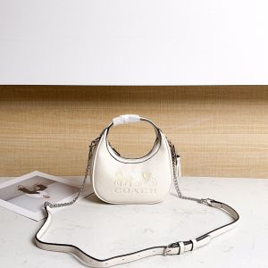 Original genuine carmen cross -armpit chain crescent bag official store sling bag CU984 Size: 20*10*6cm