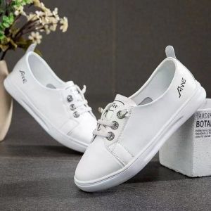 NW055 Sepatu Sneakers Tali Wanita Warna Putih