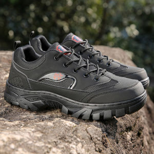 QZshop งานแนะนำสุดปังพร้อมส่ง รองเท้าทรงสปอร์ตผู้ชายแฟชั่น งานปัง ทรงสวย น้ำหนักเบา ใส่สบาย ตัวรองเท้าทำความสะอาดง่าย พร้อมส่งเลือกถึง 3 สีพร้อมส่ง รุ่นนี้มีติดบ้านไว้สักคู่อุ่นใจแน่นอน