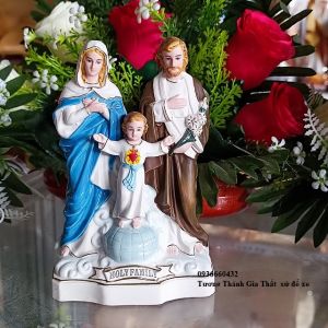 Tượng Công giáo Gia Đình Thánh Gia( Thánh Gia Thất) gốm sứ ceramic 17cm trang trí xe hơi để bàn làm việc
