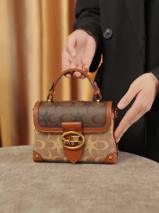 New Minimalist and Fashionable Small Handbag Contrasting Color Womens Bag High-End Carriage Crossbody Bag Portable Bag2026