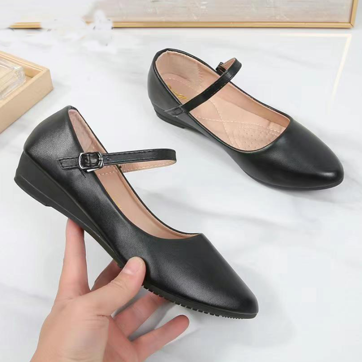 Black Shoes with 1 inch heels, Women's Fashion, Footwear, Heels on Carousell