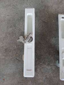 มือจับล็อคบานเลื่อน มือจับกุญแจบานเลื่อน AAA ตองเอ มือจับเรียบไม่มีรู เรียบมีรู มือจับกุญแจ มือจับล็อค มือจับประตูบานเลื่อน