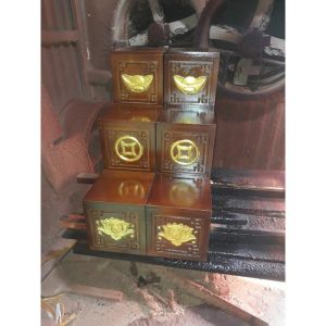 Bục Tam Cấp Thần Tài Dát Vàng – Kệ Kê Bàn Thờ Phong Thủy Giá Gốc.