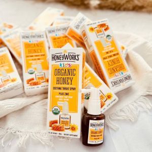 Xịt họng Honey Works hữu cơ giảm ho đau họng cho bé Kids Spray 30ml hàng mỹ - ✅ Giảm Đau Họng & Ho: Keo ong có đặc tính kháng khuẩn tự nhiên giúp làm sạch và bảo vệ cổ họng. Mật ong có tác dụng làm dịu giảm cảm giác ngứa họng và ho.