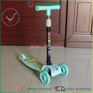 ready stock[WG] Skuter Budak Kids Scooter Foldable Adjustable Height Cartoon Tri Wheels Kick Flash Wheel Height Adjustable With LED