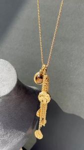 Fashionable minimalist detachable multi-wearable long necklace with a unique and sophisticated style.