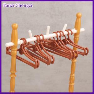 Fanzi 1ชุด30ซม.ตุ๊กตาเสื้อผ้าแร็คเสื้อผ้า Organizer ไม้แขวนเสื้อสำหรับตุ๊กตากระเป๋าถือเสื้อผ้า