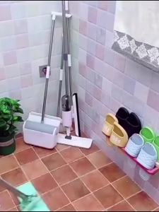 ที่แขวนไม้กวาดติดผนัง ที่แขวนไม้ถูพื้น แข็งแรงรับน้ำหนักได้มาก ไม่จำเป็นต้องเจาะรูสำหรับติดผนังG2741