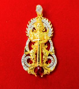 จี้ ท้าวเวสสุวรรณ ทองล้อมเพชรฝังพลอยแดง โชคลาภ ป้องกันกันภูตผีปีศาจคุณไสยของอาถรรพ์ ร่ำรวยมั่งมีศรีสุข ปลุกเสกแล้วจ้า