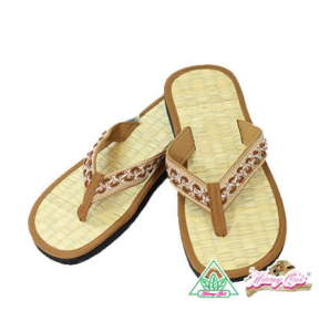 Dép chiếu Hương Quế DCQ-11 làm bằng lụa tơ tằm vải cotton hoặc chất liệu vải khác có đính hạt cườm trang trí tô điểm cho đôi chân bạn nữ thêm xinh