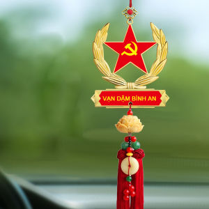 Khánh cờ Đảng treo gương chiếu hậu xe ô tô mang đến may mắn bình an trong mỗi chuyến đi