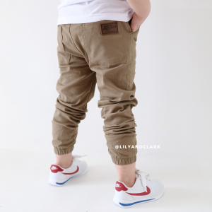 Lily And Clark Celana Panjang Jogger Anak Laki-Laki Warna Coklat Khaki JLC01