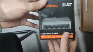 (HD1)Tenda SG1055-Port Desktop Gigabit Switch for Fast Ethernet Gigabit Forwarding Intelligent Uninterrupted Gaming & HD Video Streaming Desktop Switch. Tenda SG1055Port Desktop Gigabit Switch/Fast Ethernet Gigabit forwarding Intelligent
