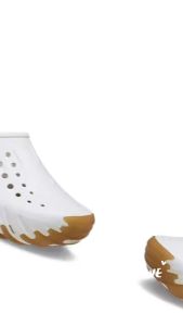 crocs2025 New model perforated shoes corrugated tank shoes soft-soled models for men and women outdoor beach shoes closed-toe slippers