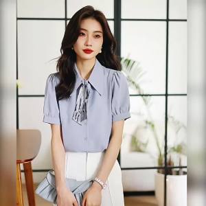 Ammin เสื้อดีไซน์ริบบิ้นแขนสั้นของผู้หญิงลำลองฤดูร้อนแฟชั่นสไตล์เกาหลีเสื้อเสื้อเชิ้ตตัวเล็กผ้าชีฟองอเนกประสงค์สีล้วนผ้าชีฟองสำหรับเดินทางเสื้อทำงานหรูหรา