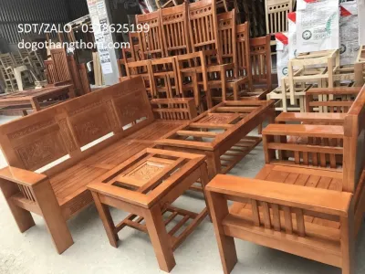 bàn ghế phòng khách gỗ sồi được kiểm tra hàng