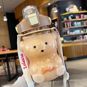 กระบอกน้ำแบบมีสายสะพาย กระติกน้ำเด็กพร้อมหลอดซิลิโคนขวดน้ำเด็กหมี กระติกน้ำเด็กยกดื่มขวดน้ำออกกำลังกาย water bottle1100mlขวดน้ำอเนกประสงค์