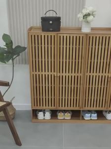 2025 new entry multilayer shoe rack / large shoe cabinet indoor hallway bamboo simple
