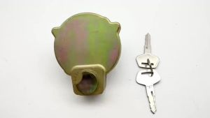 Aria 17A6011310 17A-60-11310 Hydraulic Tank Cap With 2 Keys For Komatsu PC200-6 PC210-6 PC220-6 PC240-6 PC200-8 PC400-8 PC800-8 8Z5B9