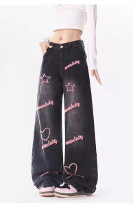 GHAOHES สไตล์อเมริกันวินเทจแฟชั่นสูงถนนสีชมพูตัวอักษรปักกางเกงยีนส์ตรงผู้หญิงหวานร้อนหลวมแสดงผอมสบาย ๆ กางเกงขายาวขากว้าง AV94