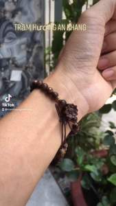 Vòng tay nữ trầm sánh chìm