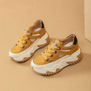Giày thể thao buộc dây đế xuồng lượn sóng cỡ lớn đục lỗ màu vàng mù tạt cho nữ