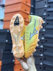 สตั๊ดฟุตบอลสีเหลืองรองเท้าฟุตบอล